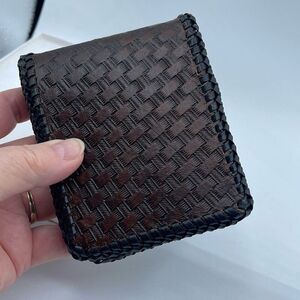 Vintage leather wallet for men. Bi-fold embossed cowhide.